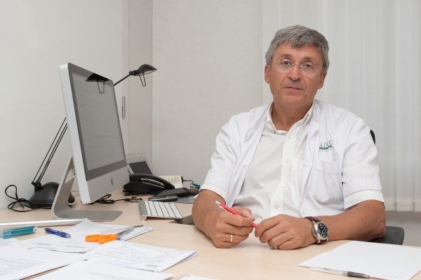 Francisco Carmona, jefe de Ginecología Clínico de Barcelona: "Cuántas veces hemos llamado exageradas a las mujeres por el dolor de la regla" Francisco Carmona, jefe de Ginecología Clínico de Barcelona: "Cuántas veces hemos llamado exageradas a las mujeres por el dolor de la regla"
