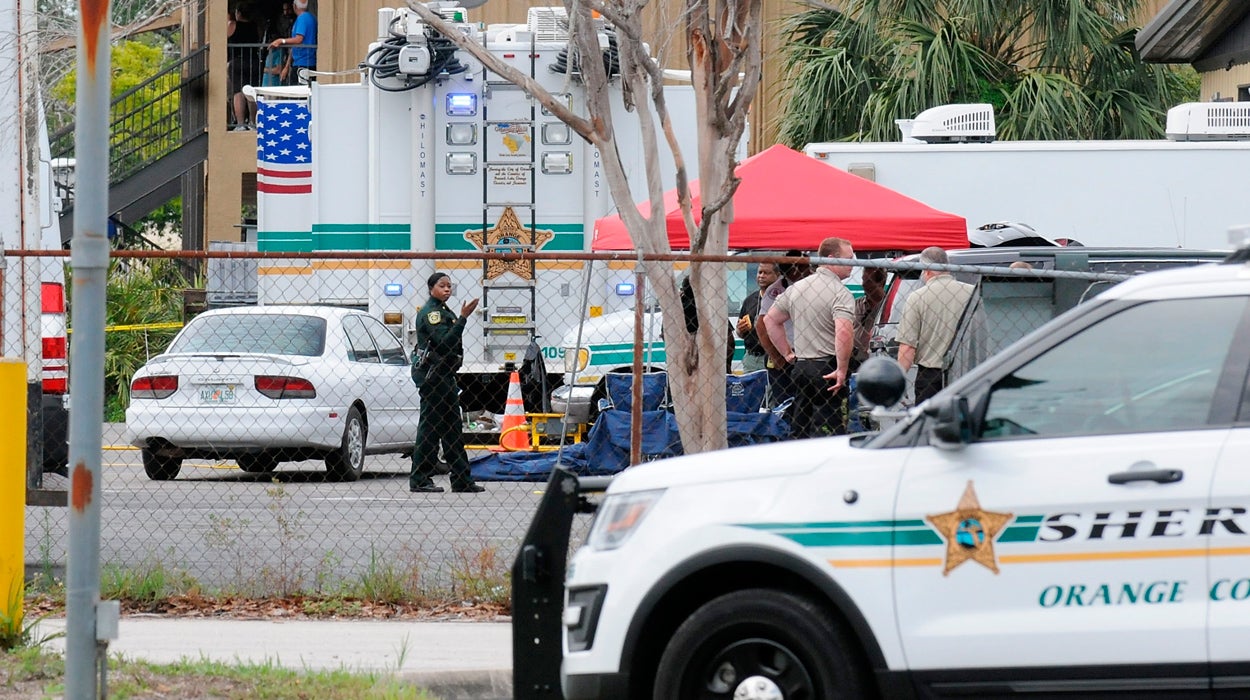 <p>El hombre atrincherado en Orlando mata a los cuatro niños y después se suicida</p> <p>El hombre atrincherado en Orlando mata a los cuatro niños y después se suicida</p>