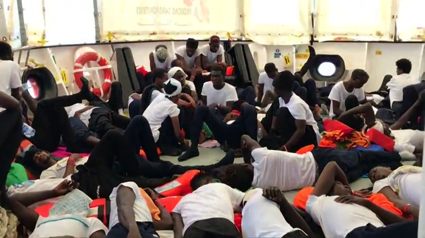<p>Concluye el traslado de migrantes del Aquarius a dos barcos italianos, que llegarán a Valencia en dos días y media</p> <p>Concluye el traslado de migrantes del Aquarius a dos barcos italianos, que llegarán a Valencia en dos días y media</p>