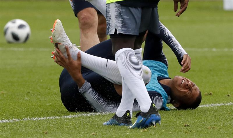 <p>Mbappé abandona el entrenamiento de Francia tras un choque con Rami</p> <p>Mbappé abandona el entrenamiento de Francia tras un choque con Rami</p>