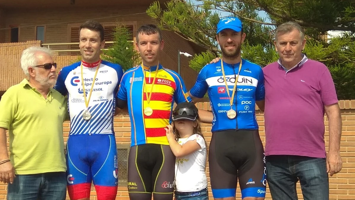 José Manuel Díaz, campeón autonómico, junto al también ilicitano José Carlos Núñez, que fue segundo. CAMPEONATO AUTONÓMICO DE CICLISMO ELITE