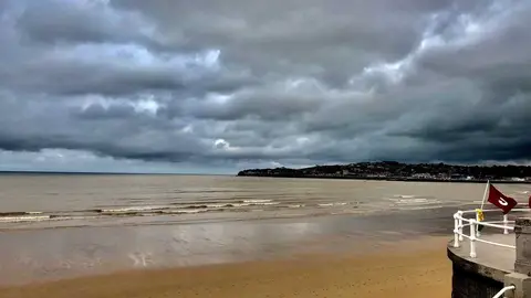 Playa de San Lorenzo (Gijón) tras las lluvias del 11 de junio Playa gijonesa de San Lorenzo