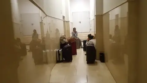 El infierno de convivir con 40 pisos turísticos en este edificio de Madrid El infierno de convivir con 40 pisos turísticos en este edificio de Madrid