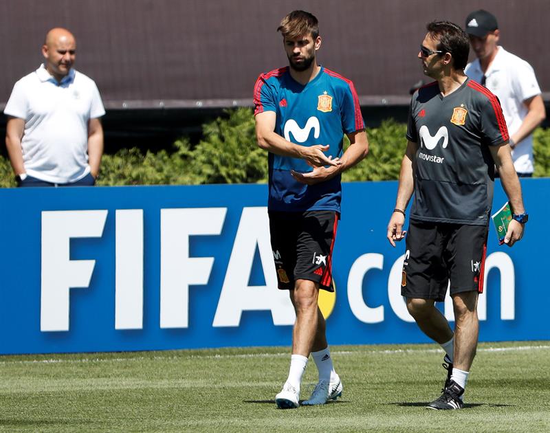 Los jugadores del Barça desconocían la noticia de Lopetegui y ven "un marrón" tener al entrenador del Real Madrid en la Selección Los jugadores del Barça desconocían la noticia de Lopetegui y ven "un marrón" tener al entrenador del Real Madrid en la Selección