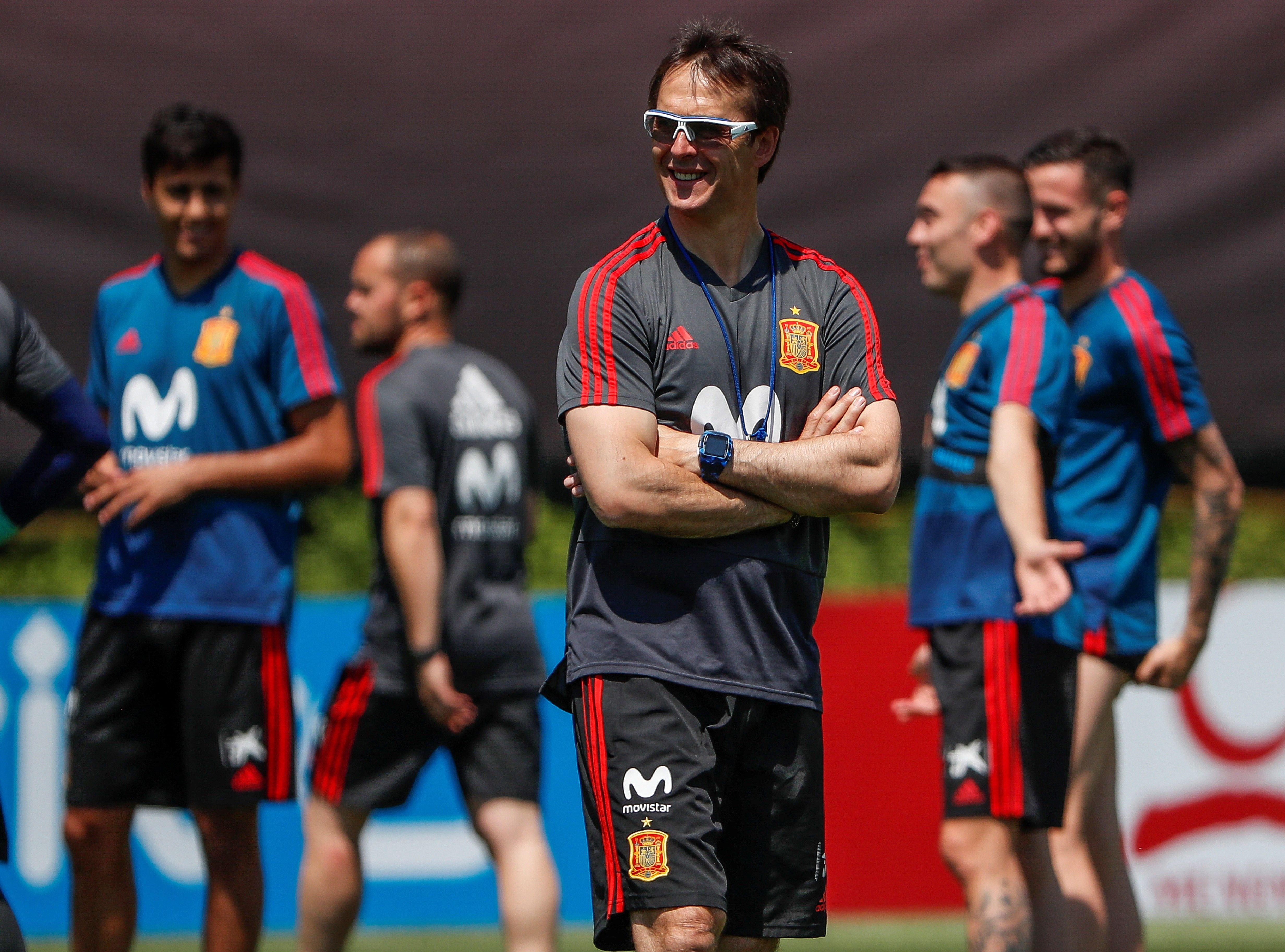 <p>Lopetegui, el estudioso con pasado en el Barcelona que dirigirá la era 'post-Zidane' en el Real Madrid</p> <p>Lopetegui, el estudioso con pasado en el Barcelona que dirigirá la era 'post-Zidane' en el Real Madrid</p>