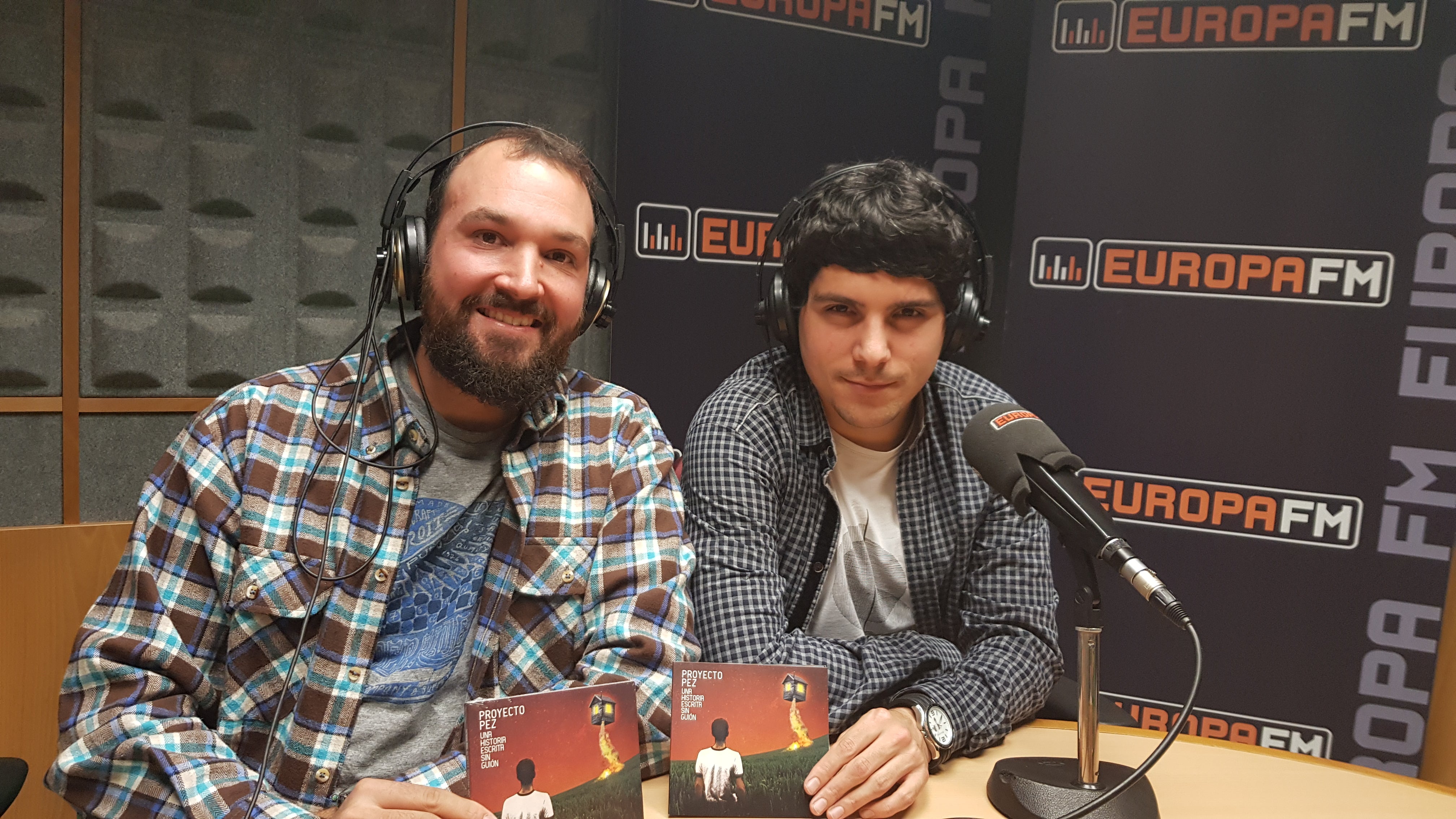 "Una historia escrita sin guión" es el segundo CD de Proyecto Pez "Una historia escrita sin guión" es el segundo CD de Proyecto Pez