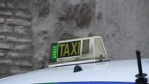 Los taxistas de Bilbao están obligados a esperar a que sus clientas entren al portal Los taxistas de Bilbao están obligados a esperar a que sus clientas entren al portal