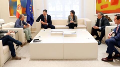 Pedro S&aacute;nchez y Magdalena Valerio se re&uacute;nen con los agentes sociales en Moncloa