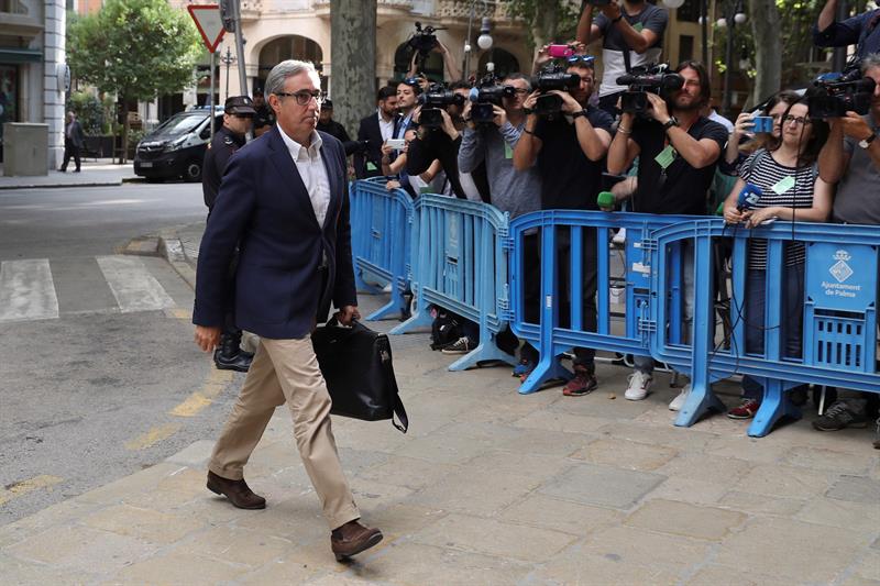 <p><h1 class="titular_principal" itemprop="headline" style="box-sizing: border-box; margin: 0px 0px 0.5em; line-height: 1.1;">La Audiencia de Palma da cinco días a Torres para ingresar en prisión</h1></p> <p><h1 class="titular_principal" itemprop="headline" style="box-sizing: border-box; margin: 0px 0px 0.5em; line-height: 1.1;">La Audiencia de Palma da cinco días a Torres para ingresar en prisión</h1></p>