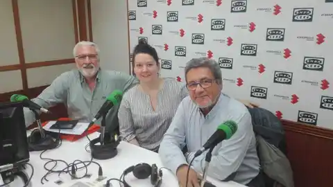 Miembros de la Asociación Amigos de Javier Segovia durante la entrevista en Onda Cero Miembros de la Asociación Amigos de Javier Segovia durante la entrevista en Onda Cero