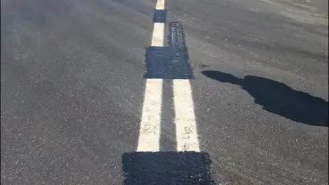 Cambia la línea continua a discontinua para poder entrar en su finca en Lepe Cambia la línea continua a discontinua para poder entrar en su finca en Lepe