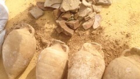 Tesoro romano, compuesto por 19 &aacute;nforas y 600 kilos de monedas romanas e los siglos III y IV, encontrado en Tomares, Sevilla