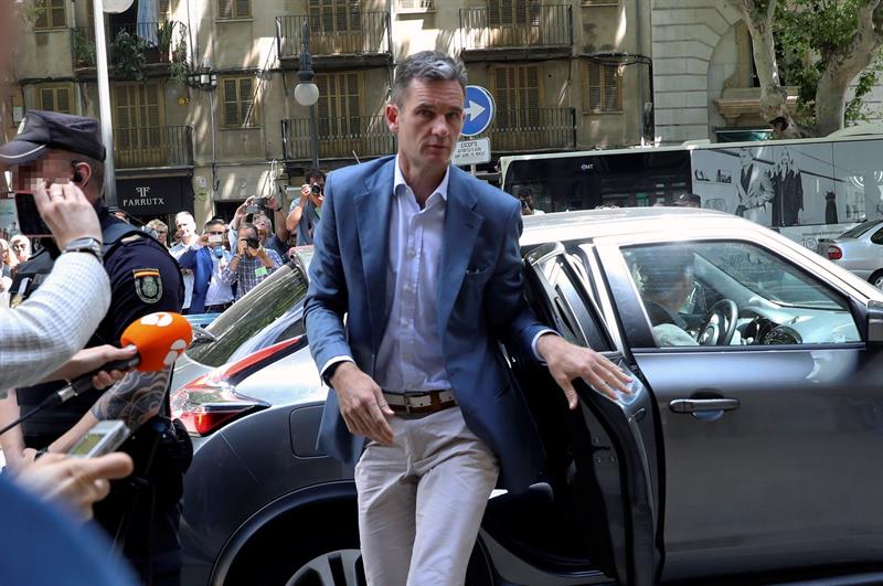 <p><h1 class="titular_principal" itemprop="headline" style="box-sizing: border-box; margin: 0px 0px 0.5em; line-height: 1.1;">Armengol dice que el Govern no dejará de intentar recuperar fondos malversados en Nóos y estudia la vía administrativa</h1></p> <p><h1 class="titular_principal" itemprop="headline" style="box-sizing: border-box; margin: 0px 0px 0.5em; line-height: 1.1;">Armengol dice que el Govern no dejará de intentar recuperar fondos malversados en Nóos y estudia la vía administrativa</h1></p>