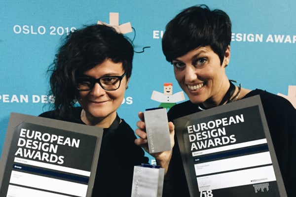 <p class="MsoNormal">El estudio de diseño Yinsen, fundado por dos exalumnas de la UJI, premiado en los Graphis de Nueva York y en los European Design Awards<o:p></o:p></p> <p class="MsoNormal">El estudio de diseño Yinsen, fundado por dos exalumnas de la UJI, premiado en los Graphis de Nueva York y en los European Design Awards<o:p></o:p></p>