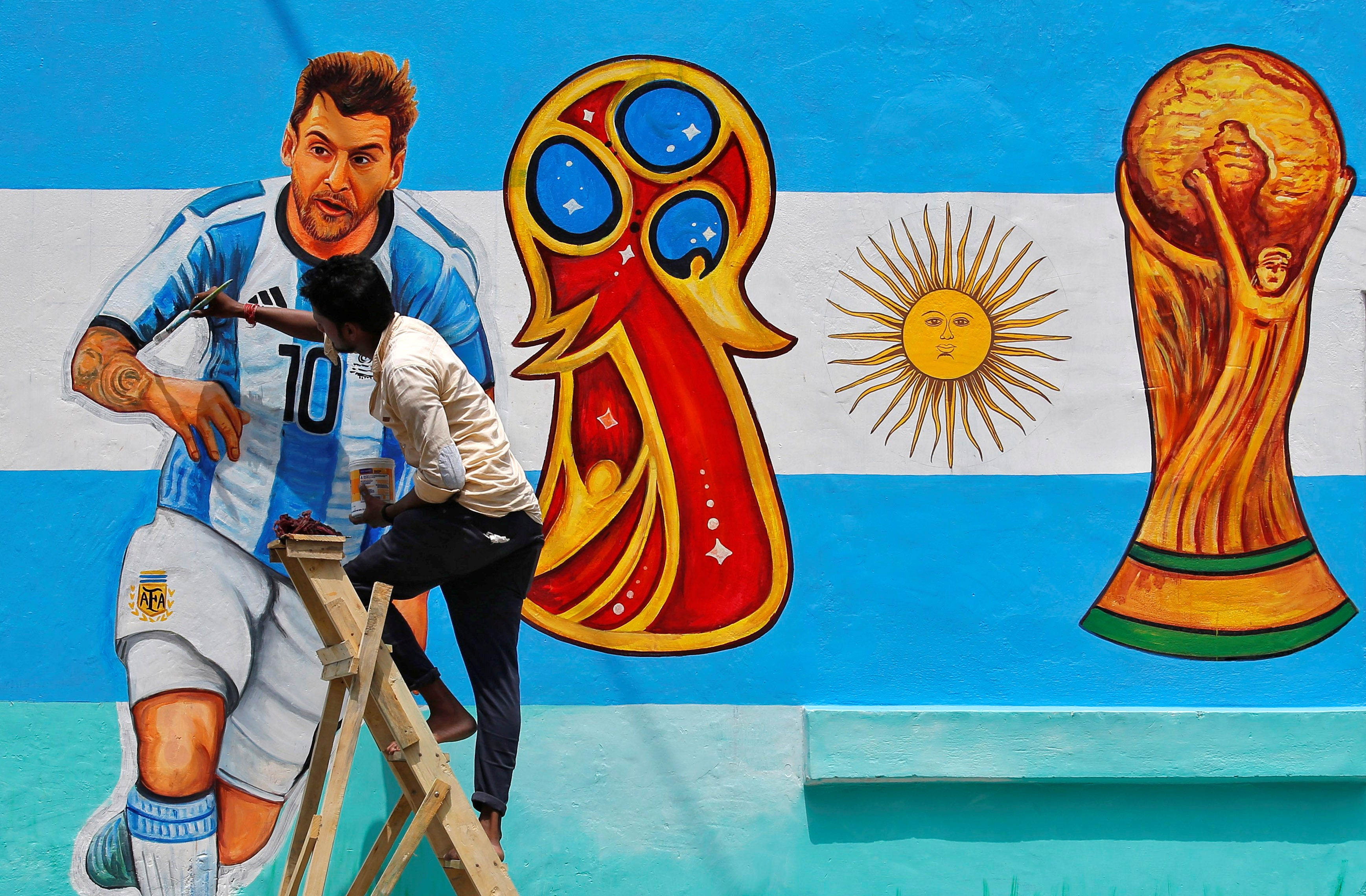 <p>Los presos de una comisaría en Argentina inician una huelga de hambre al no poder ver el Mundial: "Es un derecho indispensable"</p> <p>Los presos de una comisaría en Argentina inician una huelga de hambre al no poder ver el Mundial: "Es un derecho indispensable"</p>