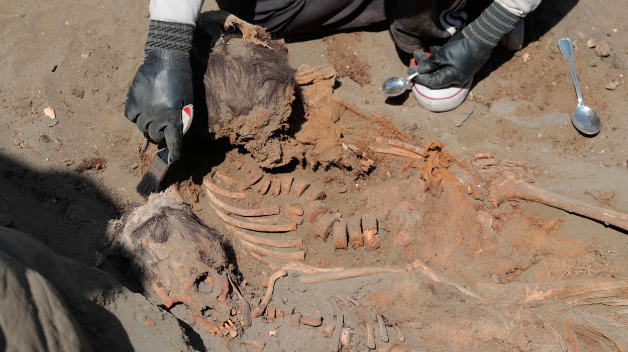 <p>Una nueva excavación en Perú encuentra 111 niños sacrificados por una cultura preinca</p> <p>Una nueva excavación en Perú encuentra 111 niños sacrificados por una cultura preinca</p>