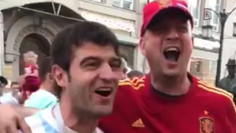 Un aficionado argentino y uno espa&ntilde;ol narran el gol de Maradona a Inglaterra