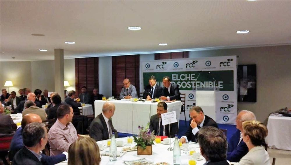 Encuentro en el Club Información