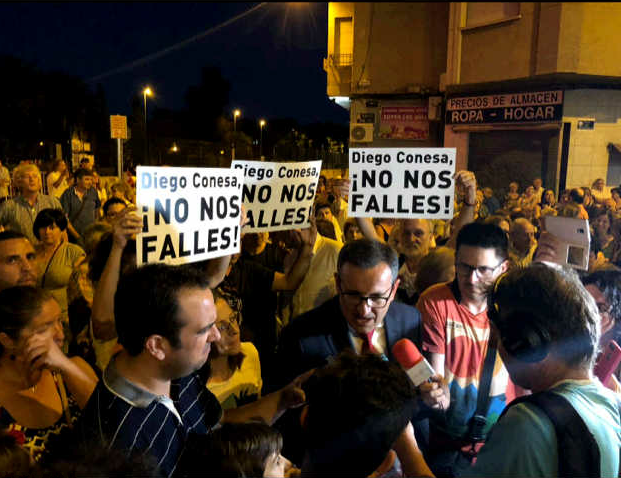 Un niño se coló anoche entre los periodistas para entrevistar a Conesa: ¿Qué se siente al ser delegado?" Un niño se coló anoche entre los periodistas para entrevistar a Conesa: ¿Qué se siente al ser delegado?"