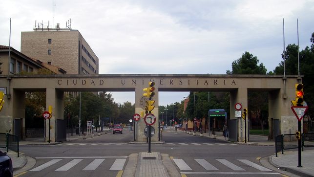 <p>La mayoría de los titulados universitarios encuentra trabajo</p> <p>La mayoría de los titulados universitarios encuentra trabajo</p>