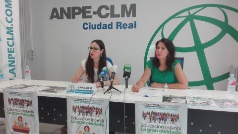 Mar&iacute;a Castro y M&oacute;nica Sanchez de la Nieta durante la rueda de prensa