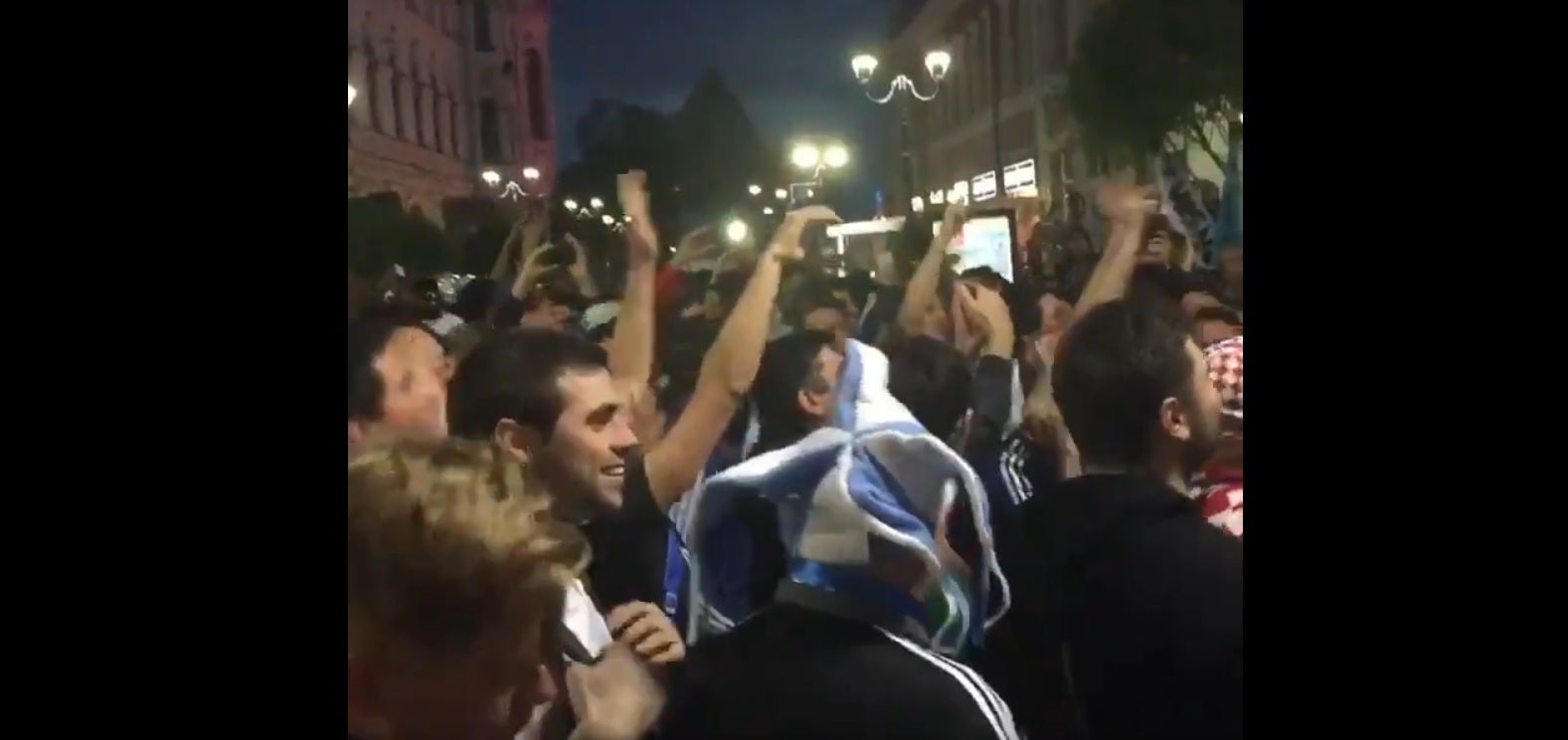 <p>La falta de respeto de la afición de Argentina a Croacia: "Tu camiseta..."</p> <p>La falta de respeto de la afición de Argentina a Croacia: "Tu camiseta..."</p>