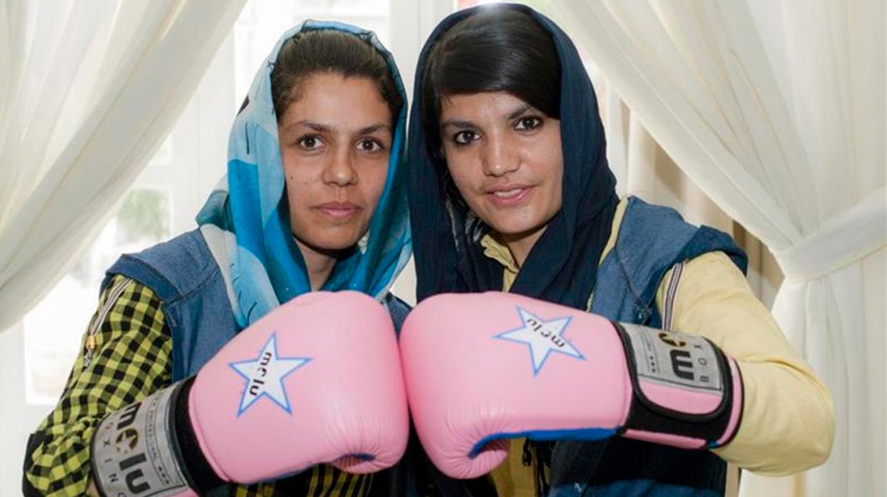 Shabnam y Sadaf, dos hermanas afganas boxeadoras, amenazadas por luchar contra la opresión de la mujer, consiguen el permiso de refugiadas en España Shabnam y Sadaf, dos hermanas afganas boxeadoras, amenazadas por luchar contra la opresión de la mujer, consiguen el permiso de refugiadas en España