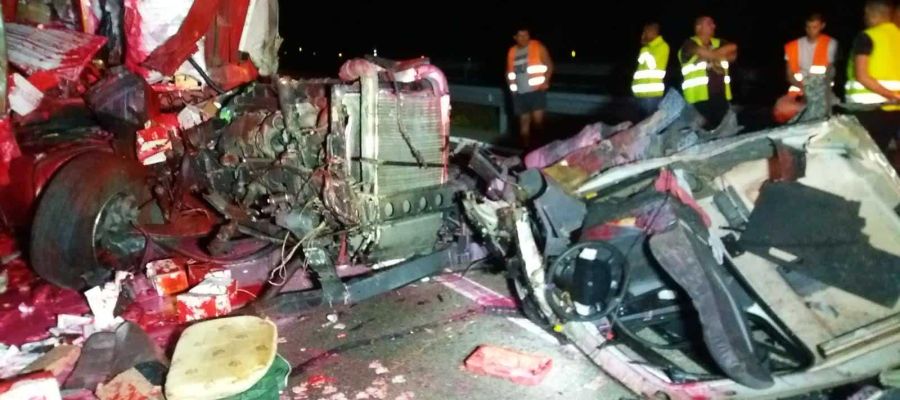 Accidente mortal en la A-2 entre dos camiones Accidente mortal en la A-2 entre dos camiones