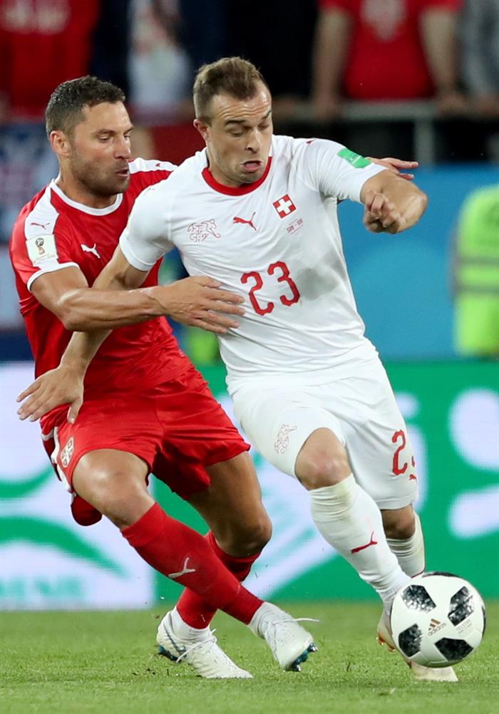 Un gol en los últimos minutos acerca a Suiza a octavos y complica el pase a Serbia Un gol en los últimos minutos acerca a Suiza a octavos y complica el pase a Serbia