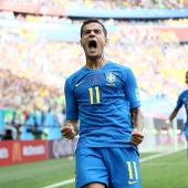 Coutinho celebra su gol con la selección de Brasil