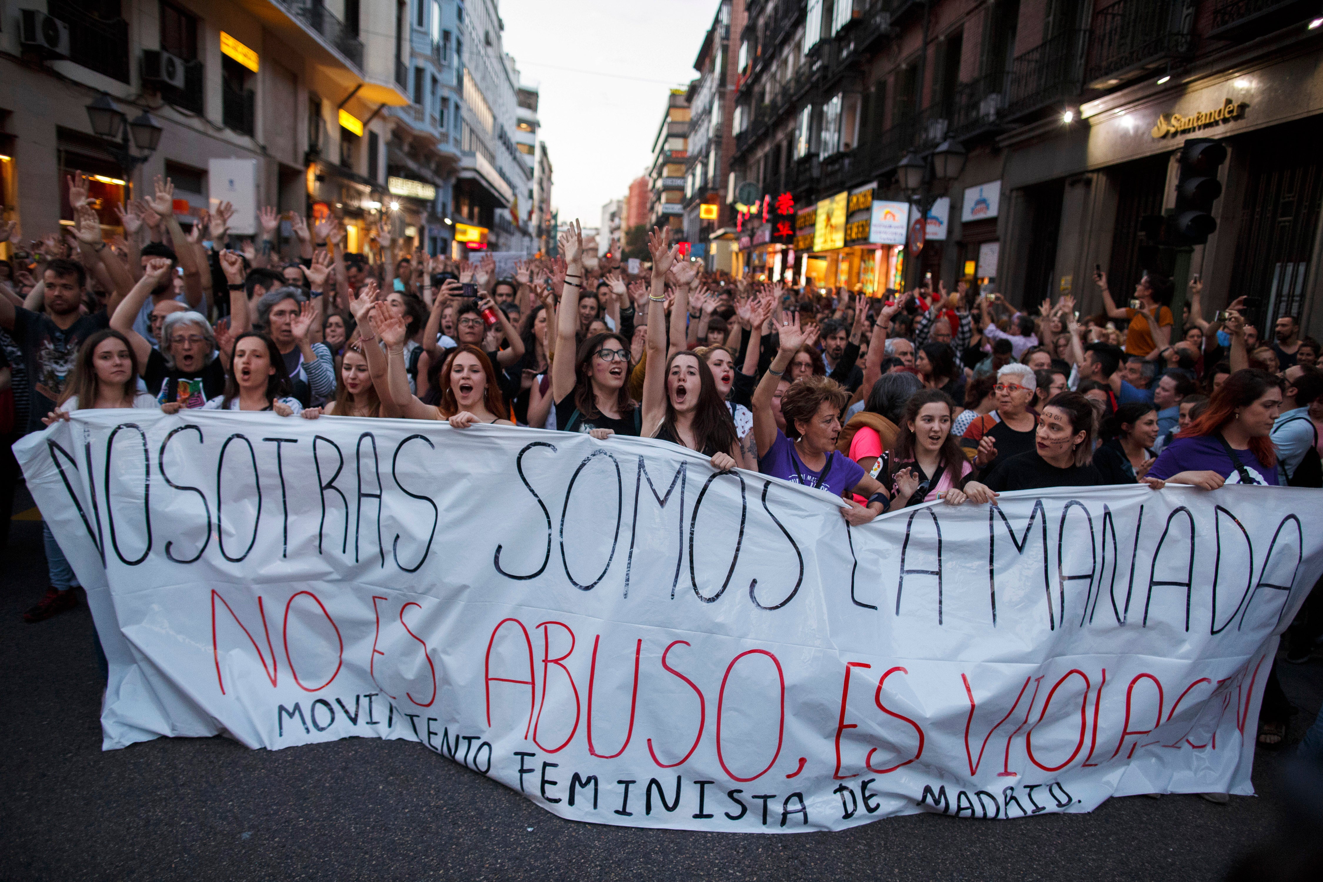 750 jueces presentan una queja ante la "presión social" contra el tribunal que condenó a 'La Manada' 750 jueces presentan una queja ante la "presión social" contra el tribunal que condenó a 'La Manada'