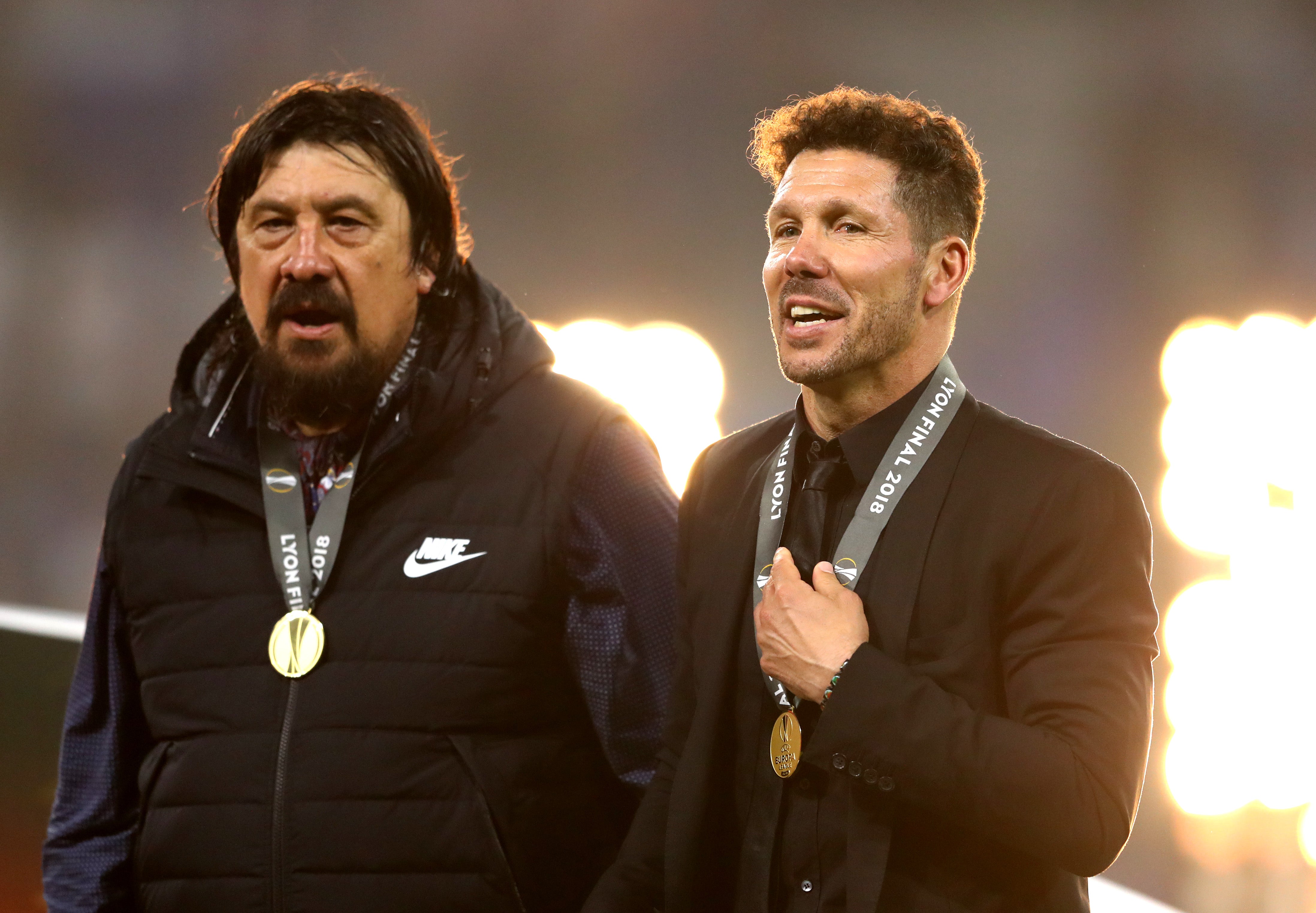 Simeone al 'Mono' Burgos tras la derrota de Argentina: ¿Si vos tuvieras que elegir a Messi o Ronaldo para un equipo normal, a quién ficharías?" Simeone al 'Mono' Burgos tras la derrota de Argentina: ¿Si vos tuvieras que elegir a Messi o Ronaldo para un equipo normal, a quién ficharías?"