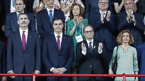 El Rey Felipe VI, Pedro S&aacute;nchez, Quim Torra y Meritxell Batet durante la inauguraci&oacute;n de los Juegos del Mediterr&aacute;neo