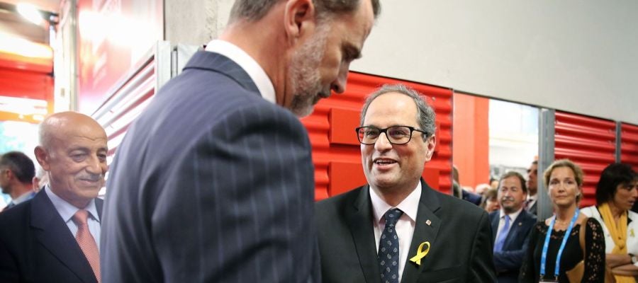 Torra da al Rey un libro sobre el 1-O y los informes del Síndic Torra da al Rey un libro sobre el 1-O y los informes del Síndic
