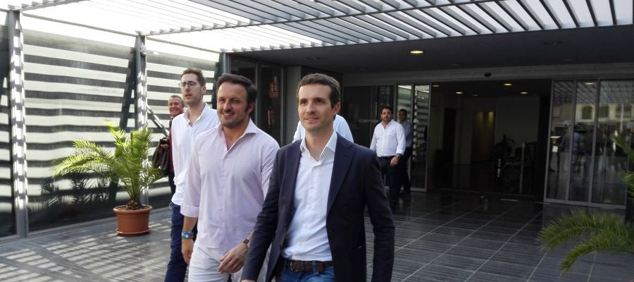 Pablo Casado, acompañado por Pablo Ruz, en el centro de congresos de Elche Pablo Casado, acompañado por Pablo Ruz, en el centro de congresos de Elche