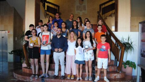 Les autoritats junt amb els joves han presentat els resultats del curs i el comiat dels consellers m&eacute;s veterans. 