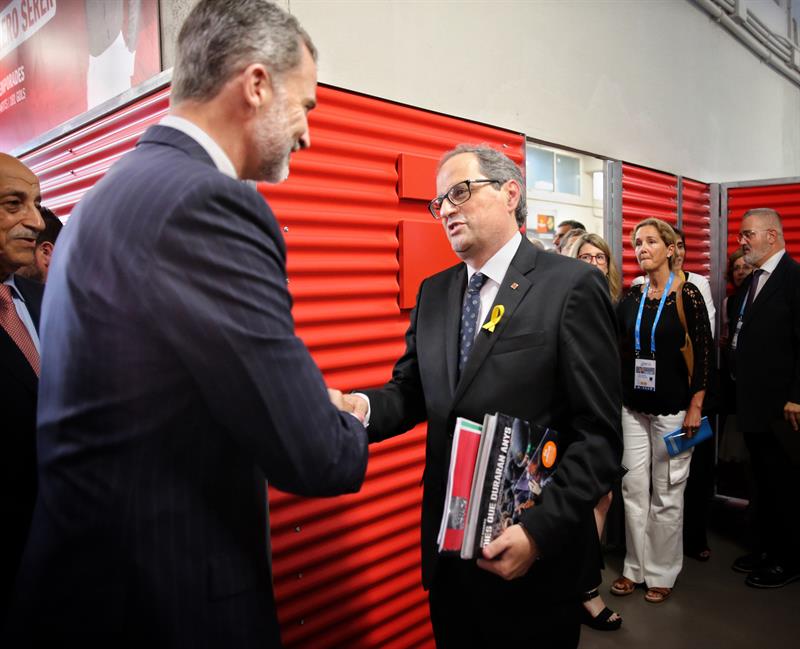 Quim Torra no recibe al Rey, pero luego le entrega un libro con fotos del 1-O Quim Torra no recibe al Rey, pero luego le entrega un libro con fotos del 1-O