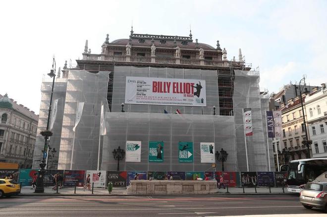 La Ópera de Budapest suspende el musical 'Billy Elliot' tras una campaña homófoba La Ópera de Budapest suspende el musical 'Billy Elliot' tras una campaña homófoba