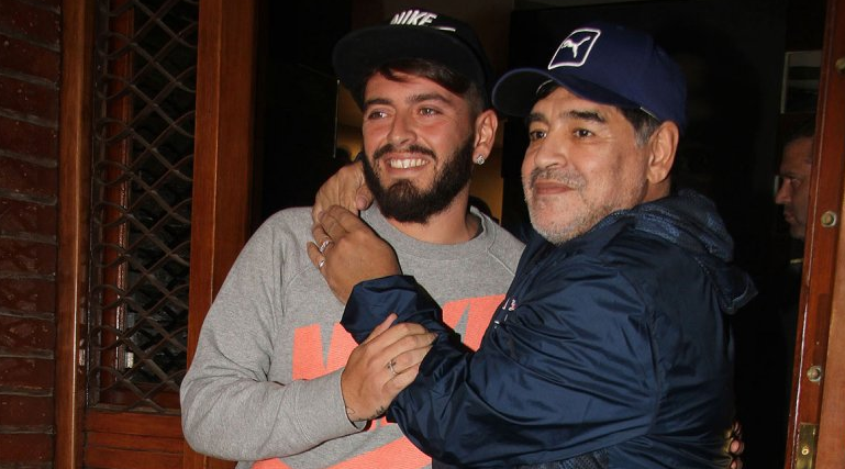 El hijo de Maradona responde a Sergio Ramos: "Lo que dijo fue una locura, mi padre es el mejor jugador de la historia" El hijo de Maradona responde a Sergio Ramos: "Lo que dijo fue una locura, mi padre es el mejor jugador de la historia"