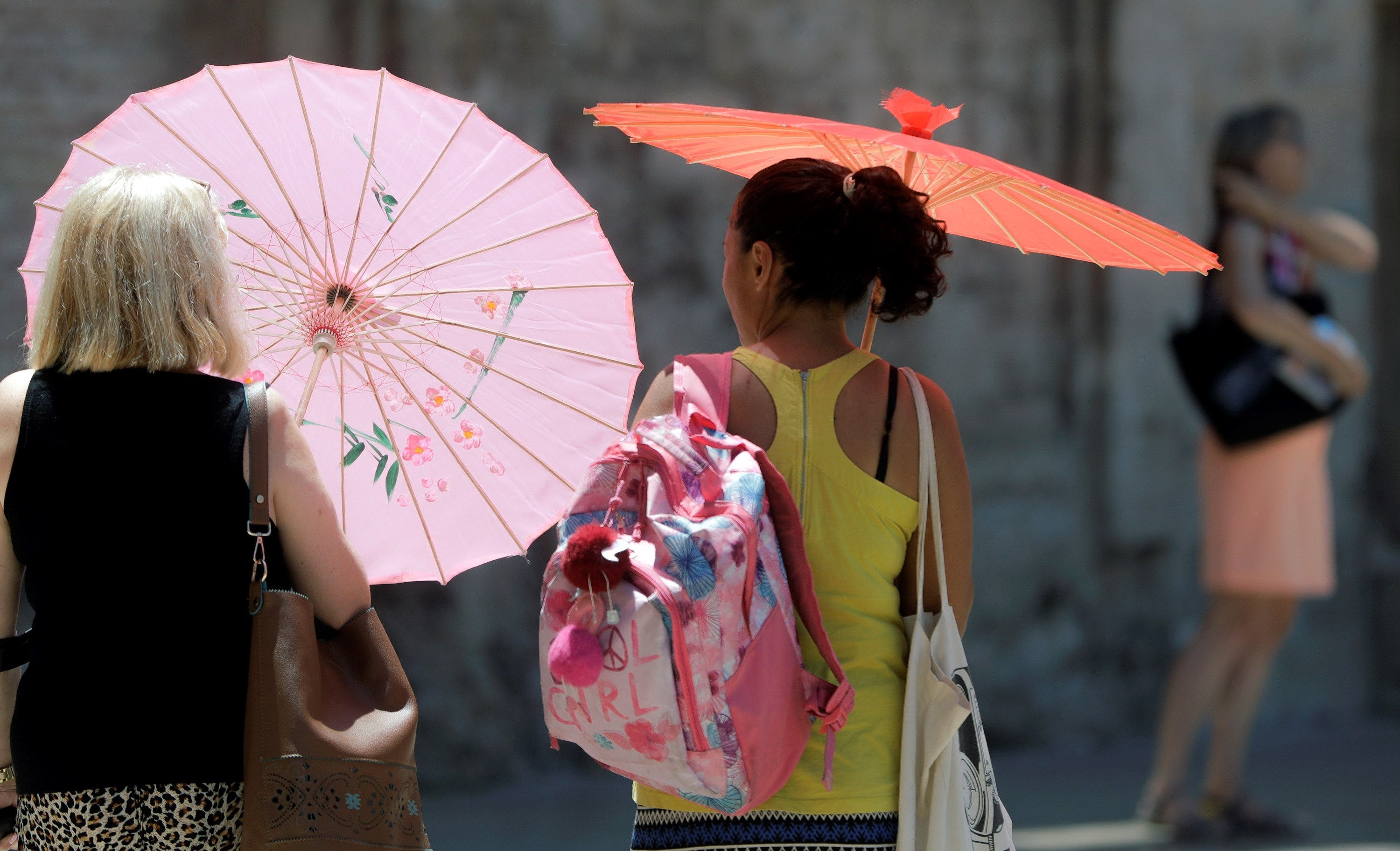 Este lunes se mantiene el calor intenso en el interior y se suaviza en Galicia Este lunes se mantiene el calor intenso en el interior y se suaviza en Galicia
