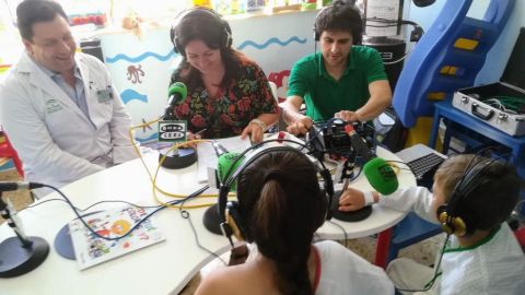 &iexcl;Cu&aacute;nto hemos aprendido hoy! Y todo gracias a las maravillosas personas que nos han acompa&ntilde;ado en "C&aacute;diz en la Onda". El gerente del Hospital Puerta del Mar Dr. Fernando Forja , el Dr. Sim&oacute;n Lubi&aacute;n, la Dra. Silvia Delgado, Carlos L&oacute;pez, Rosario Garc&iacute;a y Pilar Baturone. La risa nos la ha regalado con su enorme generosidad el cuarteto de Morera y la culpa de que la sonrisa no se nos haya borrado de cara ha sido de Mois&eacute;s, Juan Jos&eacute;, Petri y Jos&eacute;.