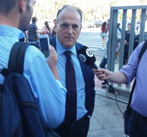 Javier Tebas, presidente de la LFP, a las puertas de la Ciudad de la Justicia de Elche Javier Tebas, presidente de la LFP, a las puertas de la Ciudad de la Justicia de Elche