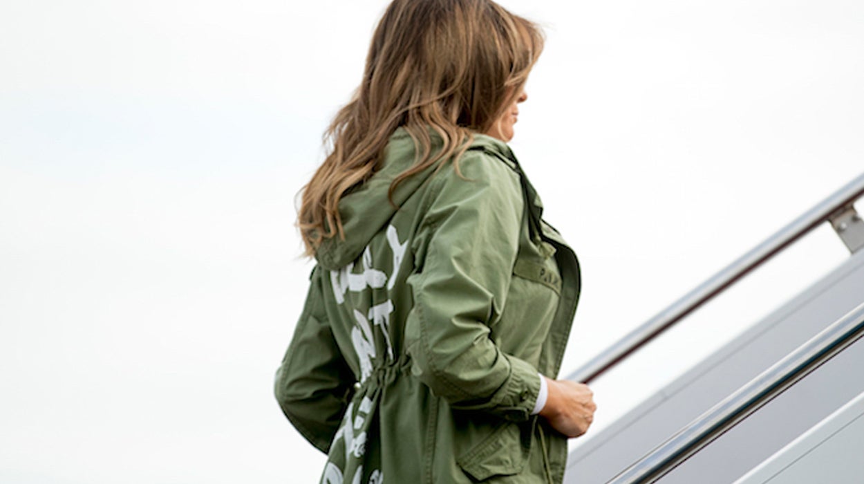 <p>Trump dice que el mensaje de la chaqueta de Melania durante su visita a la frontera iba dirigido a los medios</p> <p>Trump dice que el mensaje de la chaqueta de Melania durante su visita a la frontera iba dirigido a los medios</p>