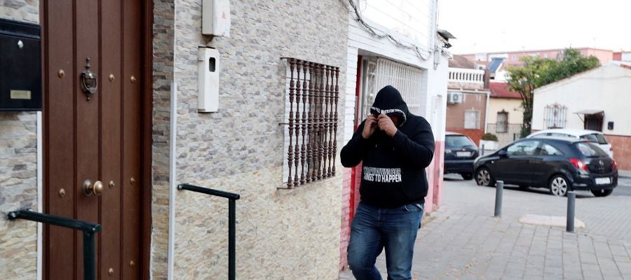 Vivienda del barrio sevillano de Amate donde reside José Ángel Prenda, uno de los cinco integrantes de 'La Manada' Vivienda del barrio sevillano de Amate donde reside José Ángel Prenda, uno de los cinco integrantes de 'La Manada'