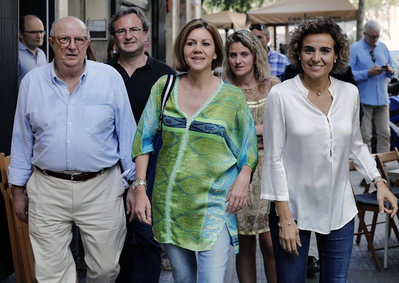Cospedal avisa de que "si ETA no consiguió acabar con España no van a conseguir acabar con ella ni Puigdemont ni Torra" Cospedal avisa de que "si ETA no consiguió acabar con España no van a conseguir acabar con ella ni Puigdemont ni Torra"