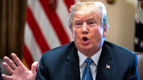 El presidente de EE. UU, Donald Trump, se dirige a los medios antes de su reuni&oacute;n con los miembros de su administraci&oacute;n