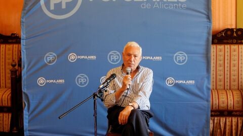 Jos&eacute; Manuel Garc&iacute;a Margallo presenta su candidatura en Alicante