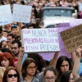 laSexta Noticias Fin de Semana (23-06-18) Indignación de la calle e incredulidad del Gobierno tras la puesta en libertad de 'La Manada': "Es una vergüenza"