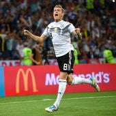 Kroos celebra su gol contra Suecia