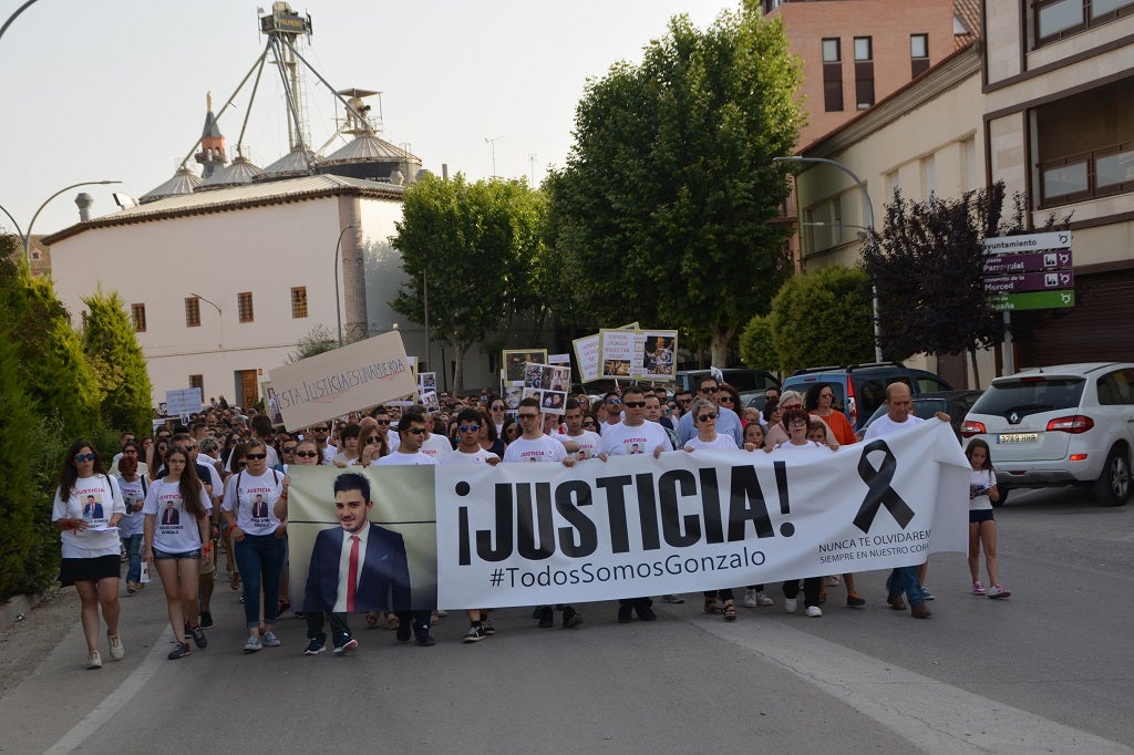 Cientos de personas claman justicia por la muerte de Gonzalo Buján Cientos de personas claman justicia por la muerte de Gonzalo Buján